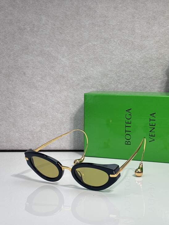 Picture of Bottega Veneta Sunglasses _SKUfw79761331fw